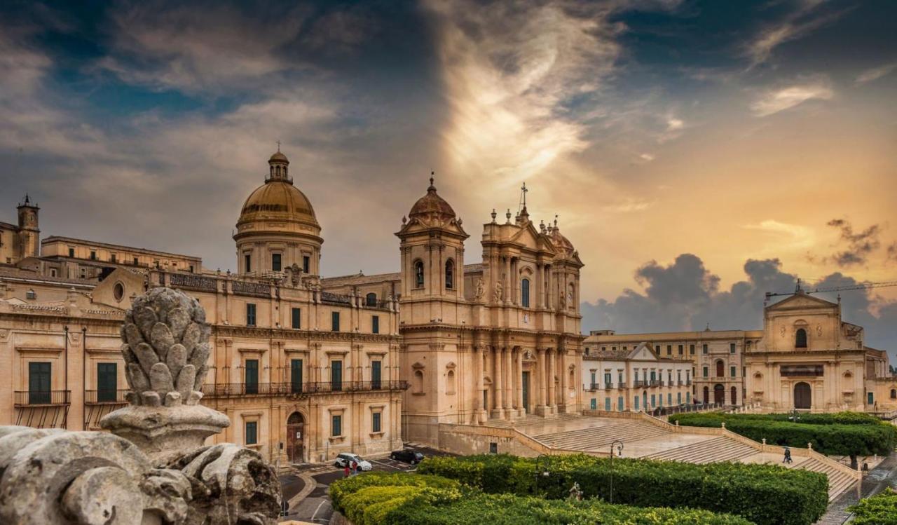 Bed and Breakfast A casa tua Noto Exterior foto